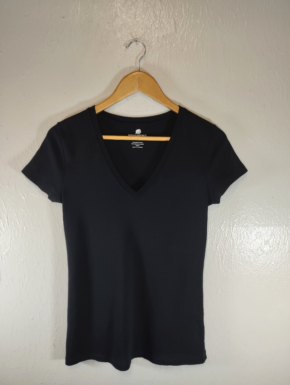 Classic Black Ladies V Neck T-Shirt Banana Republic Size M